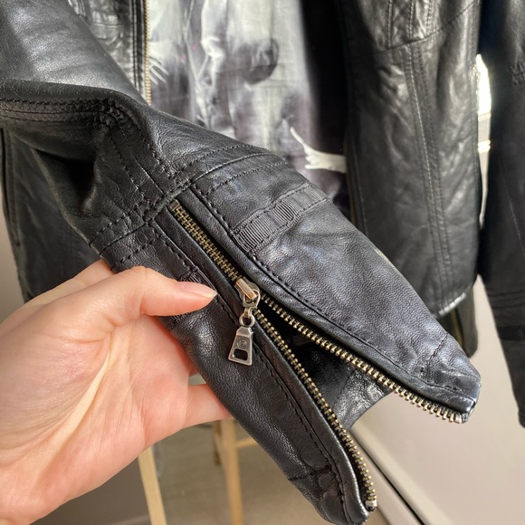 Danier - Leather Jacket - Picture 4 of 5